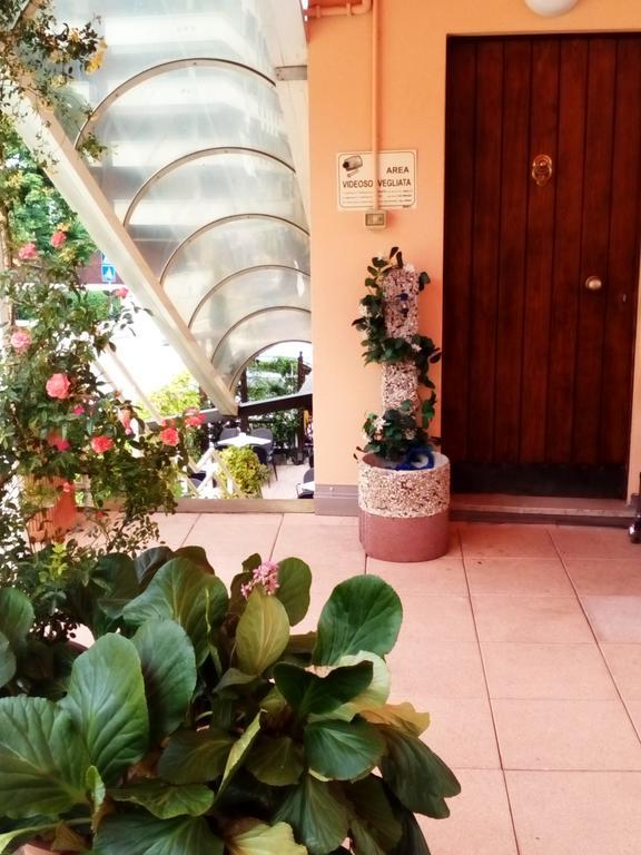 Alloggio Ponte Dei Cavalleggeri Hotel Trento Exterior foto